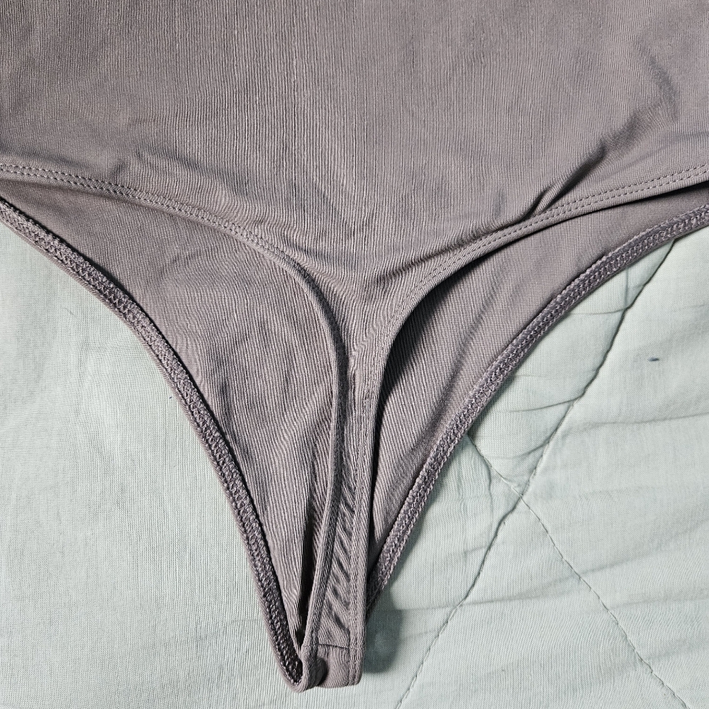 BABATON Contour V-neck Bodysuit Taupe Brown Thong Back Small Aritzia - Picture 5 of 7